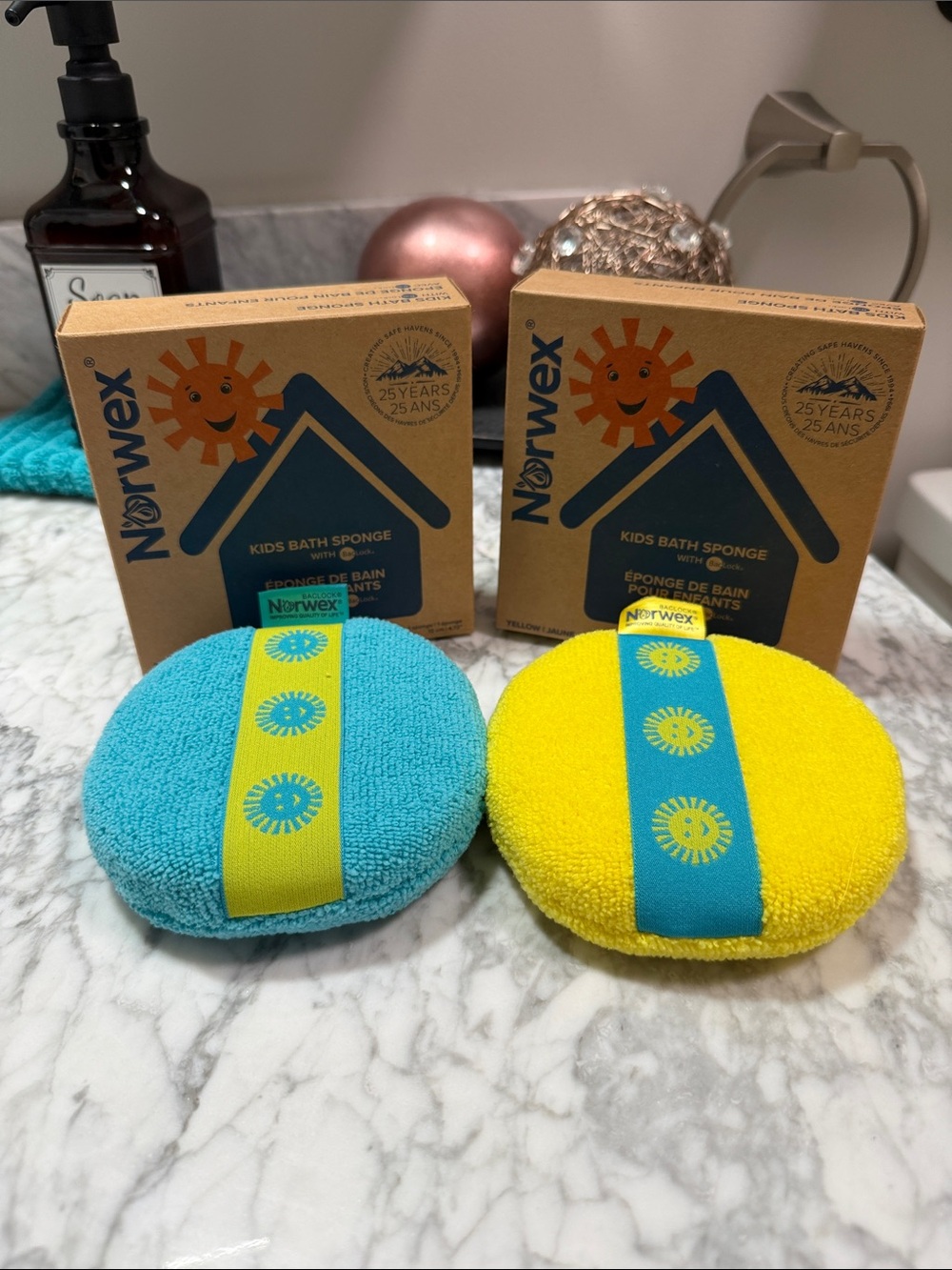 Norwex w- Baclock technology Kids Bath Sponges in Bright Blue & Sunny Yellow. BN